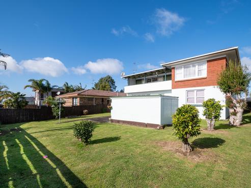 12 Taitua Drive, Te Atatu South