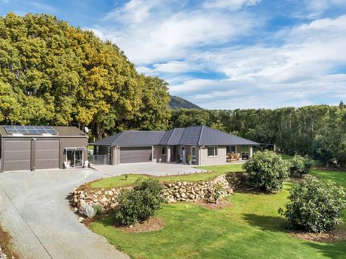 6 Pukeatua Road, Maungatapere