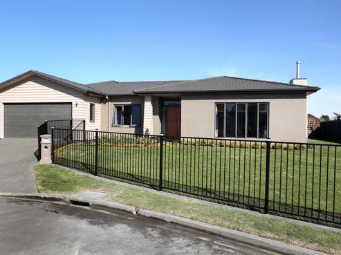 28 Heynes Place, Clive