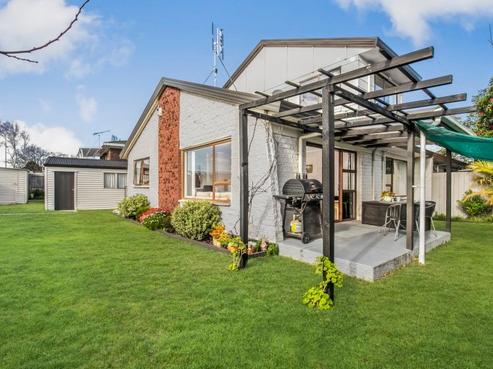 2/58 Challen Close, Conifer Grove