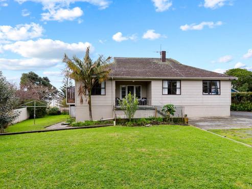 23 Piccadilly Circus, Snells Beach