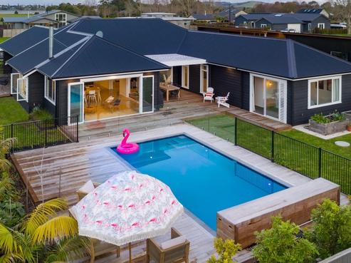 8 Shearwater Lane, Point Wells