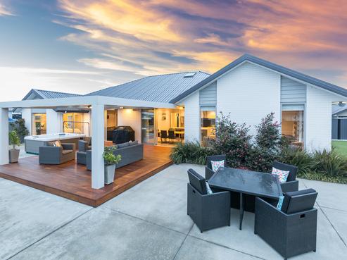 84 Carnaveron Drive, Lincoln