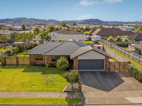69 Cholmondeley Crescent, Whitianga