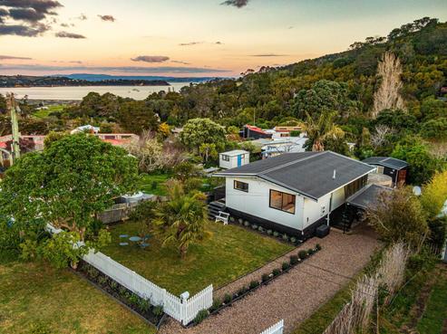 13 Tahatai Road, Oneroa