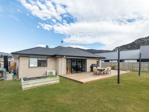 8 Mallard Street, Albert Town