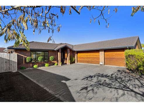 12 Whitford Place, Rototuna North