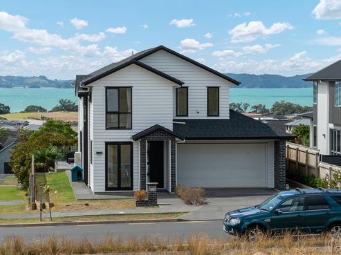 10 Thistle Close, Beachlands