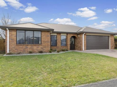 22 Saxon Woods Drive, Rototuna North
