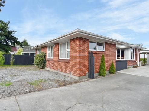 321 Lake Terrace Road, Shirley