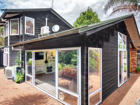 3C Queensway, Three Kings
