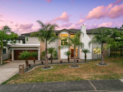 64 English Oak Drive, Schnapper Rock