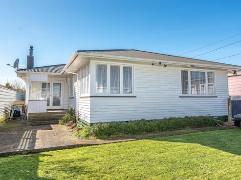 30 Field Street, Aramoho