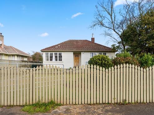 10 Clinkard Avenue, Glenholme