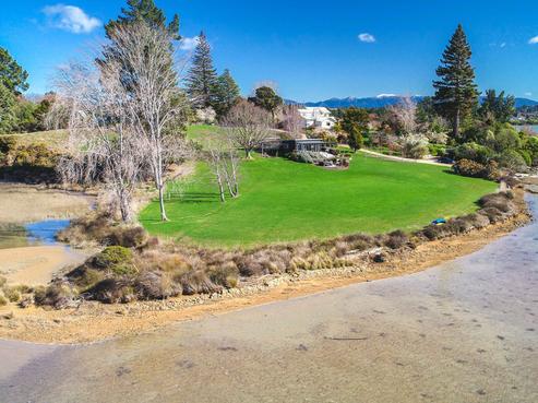 136 Bronte Road East, Mahana