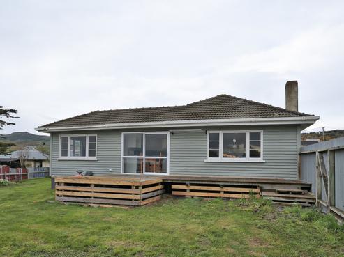 221 Bann Street, Bluff