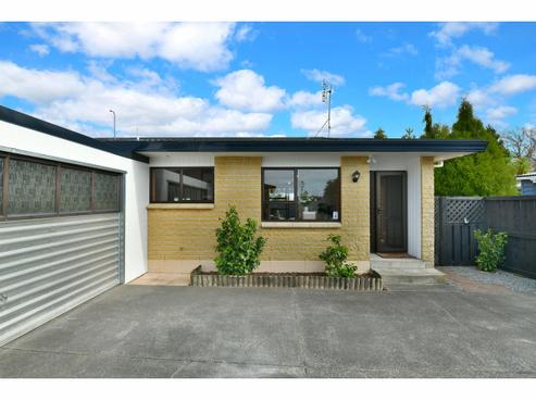 2/208 Centreway Road, Orewa