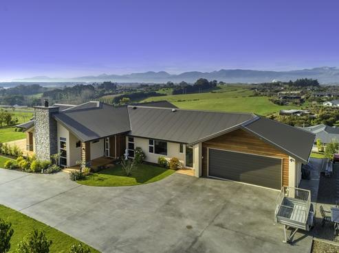 11 Karamu Lane, Redwood Valley