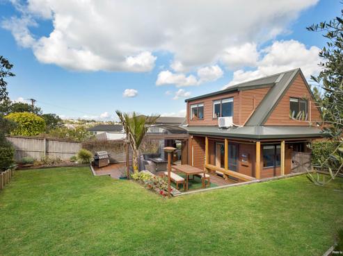2/706 East Coast Road, Pinehill