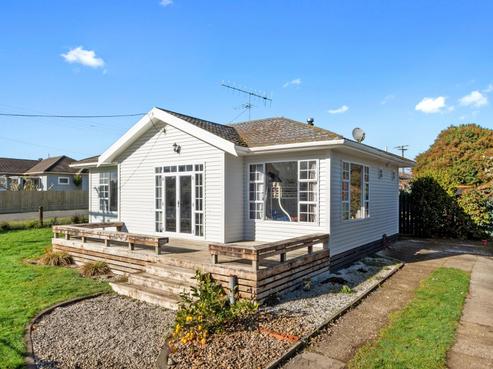 8 Huia Street, Piopio