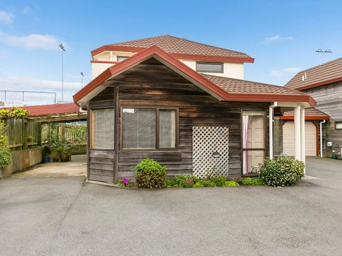 8 Scorian Close, Karori