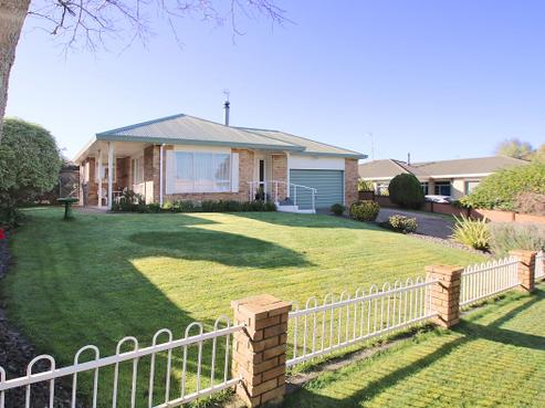 6 Guernsey Place, Grandview Heights