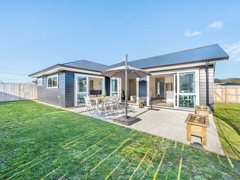 6 Poulson Grove, Trentham