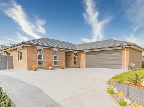 15 Magnolia Crescent, Tawhero