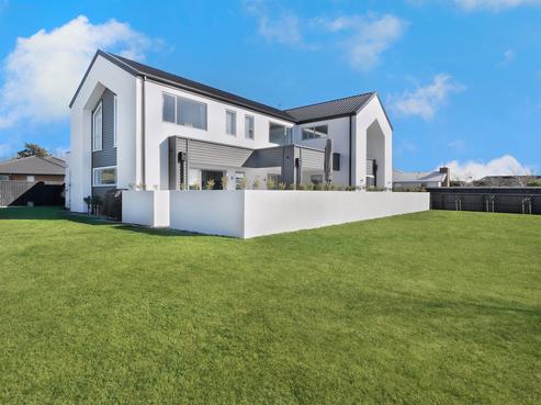 1 Carnaveron Drive, Lincoln