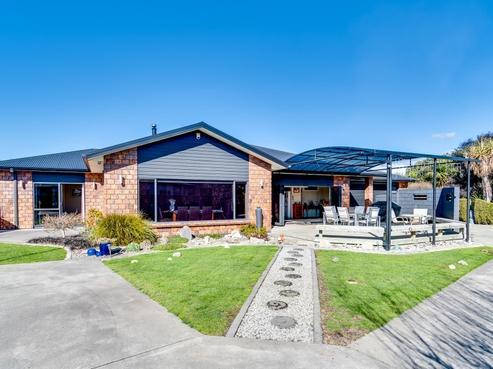 30 Delta Mews Place, Clive