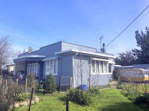 7 Lake Street, Takapau