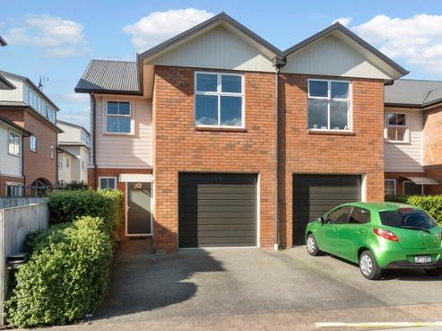 16 Chiefs Court, Hamilton East