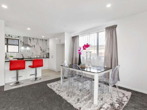 2/67 Redcrest Avenue, Red Hill