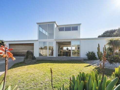 7 Olliver Grove, Waikanae Beach