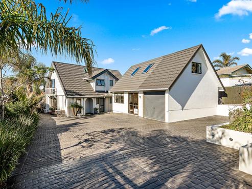 43 Albatross Road, Red Beach