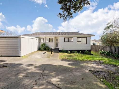2/355 Roscommon Road, Clendon Park