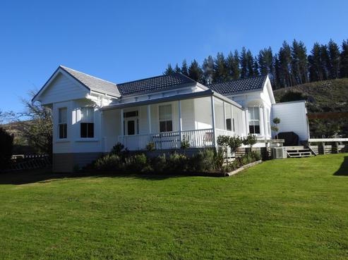 1686 Waingake Road, Muriwai