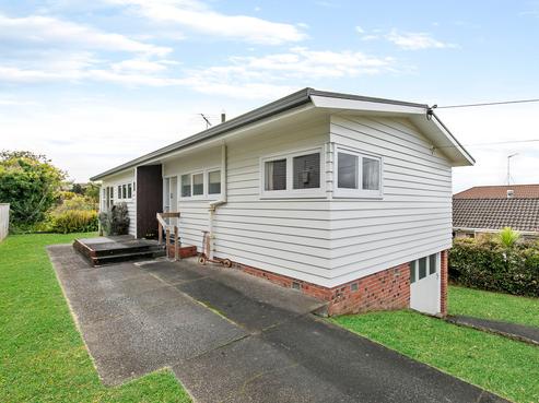 8 Waratah Street, Birkenhead