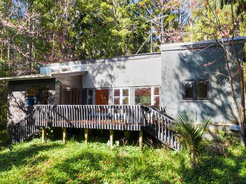 725 West Coast Road, Oratia