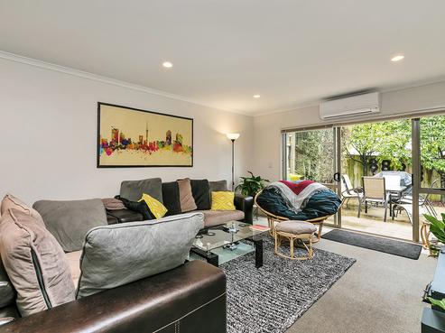 2/55 Verbena Road, Birkdale