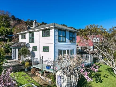 18 Howard Street, Macandrew Bay