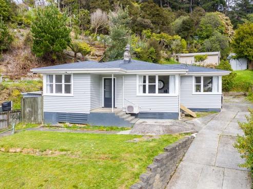 49 Bird Grove, Stokes Valley