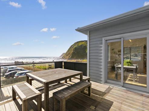 1084 Makara Road, Makara