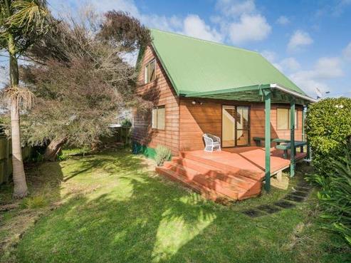 2/92 Target Road, Totara Vale