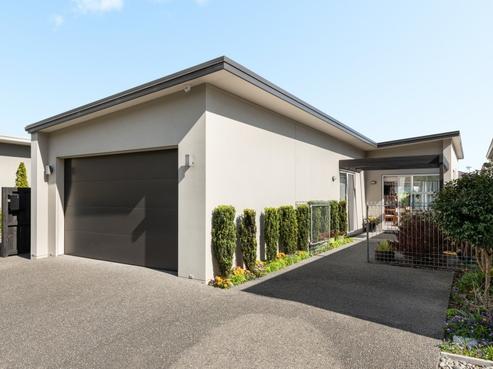 11 Bisley Way, Brookfield