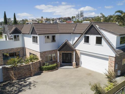 16 Commodore Parry Road, Castor Bay