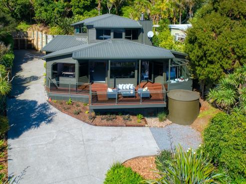 26 Piha Road, Piha