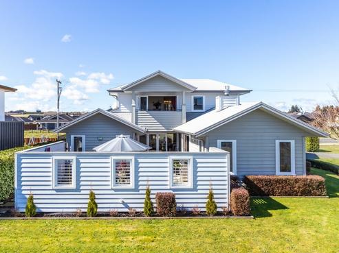 2 Pukenamu Road, Rainbow Point