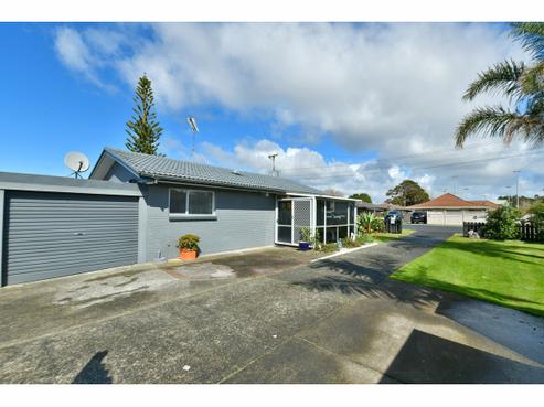 1/127 Centreway Road, Orewa