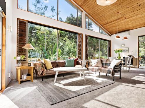 6 Poturi Streams Avenue, Titirangi